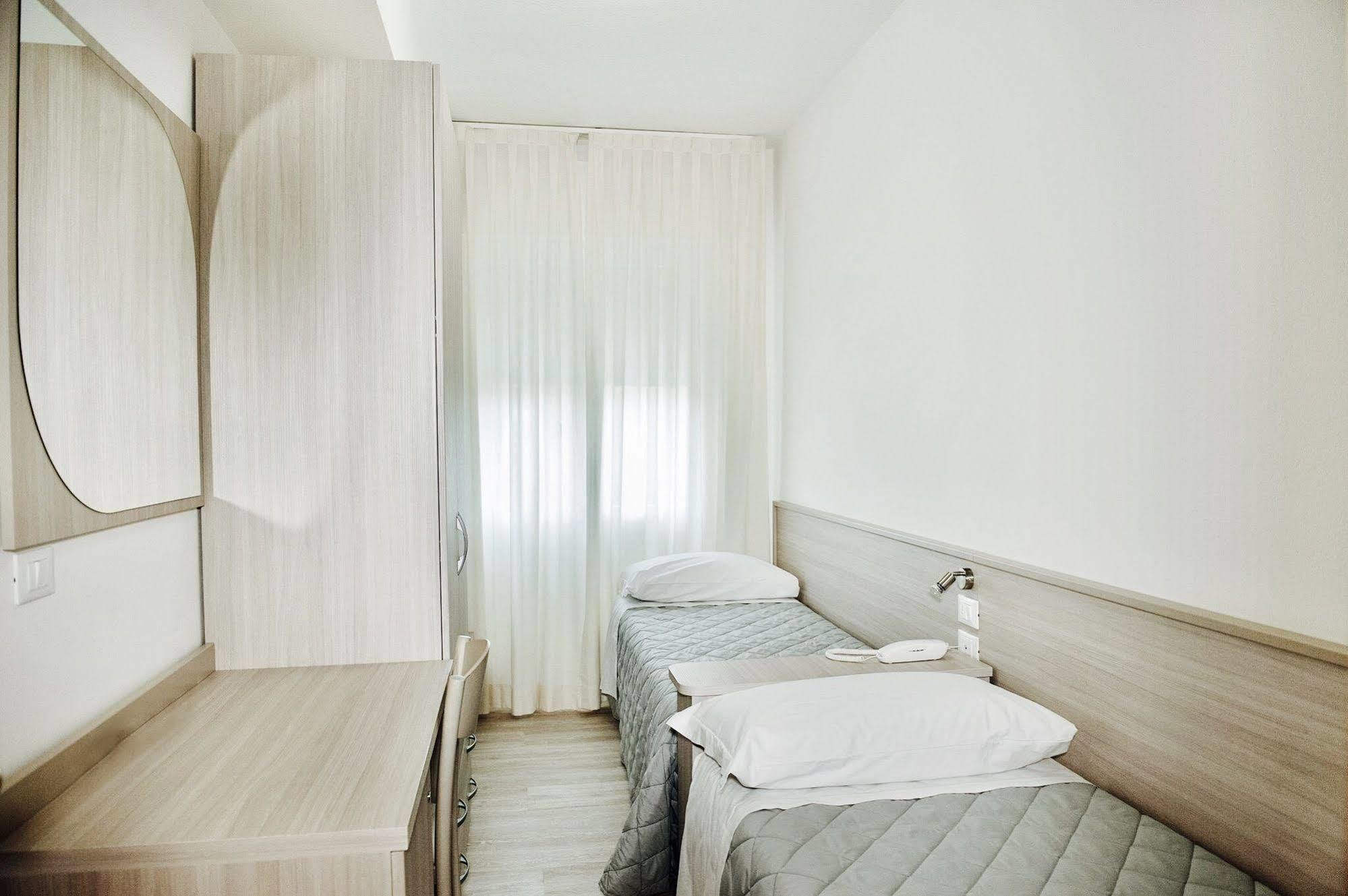 Hotel Anny Лидо-ди-Езоло Экстерьер фото